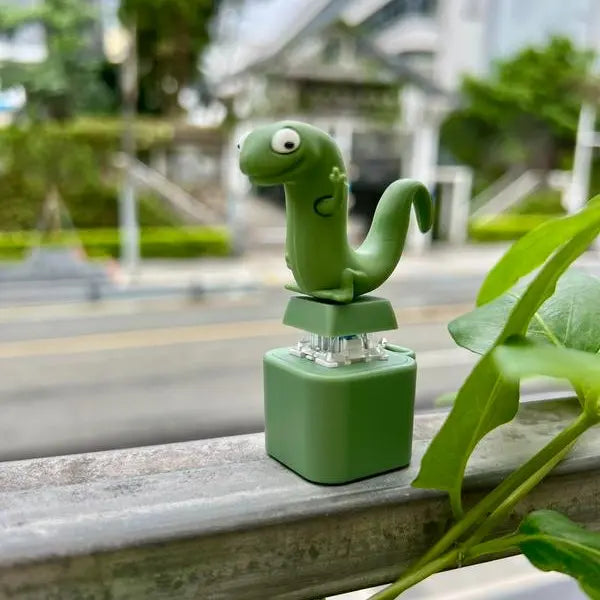 Lizard, Frog & Coquí Button Keychain – Rechargeable LED Light, Color-Changing Sound Toy | Valentine’s Gift for Kids & Adults